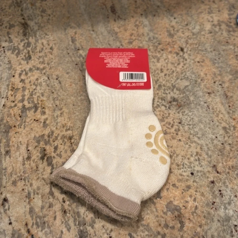 NWT Yang Chao kids non slip socks